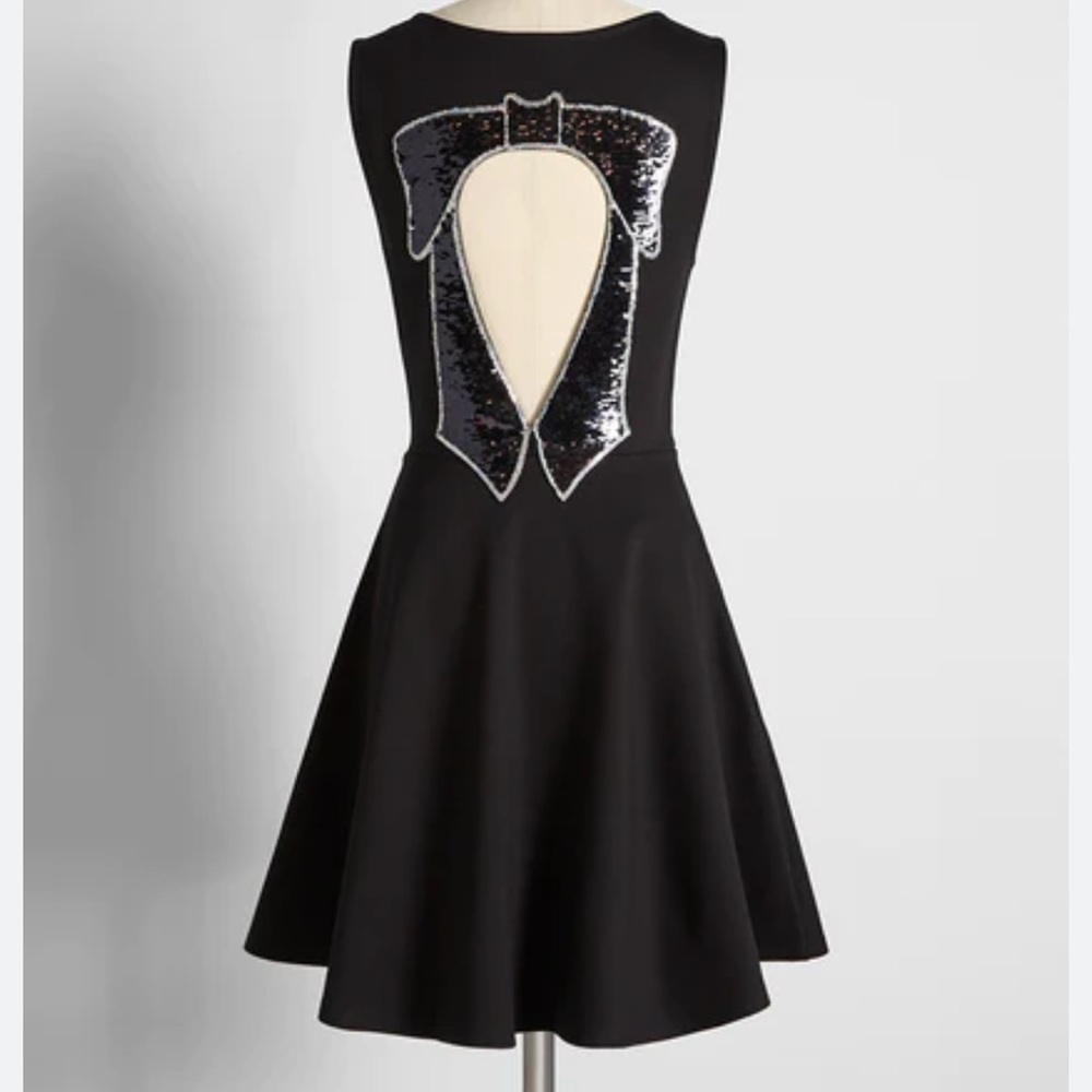 MODCLOTH fit and flare party dress with bow sequin back 🖤